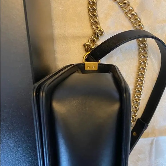Chanel Medium Boy Bag (new medium). - Picture 5 of 10